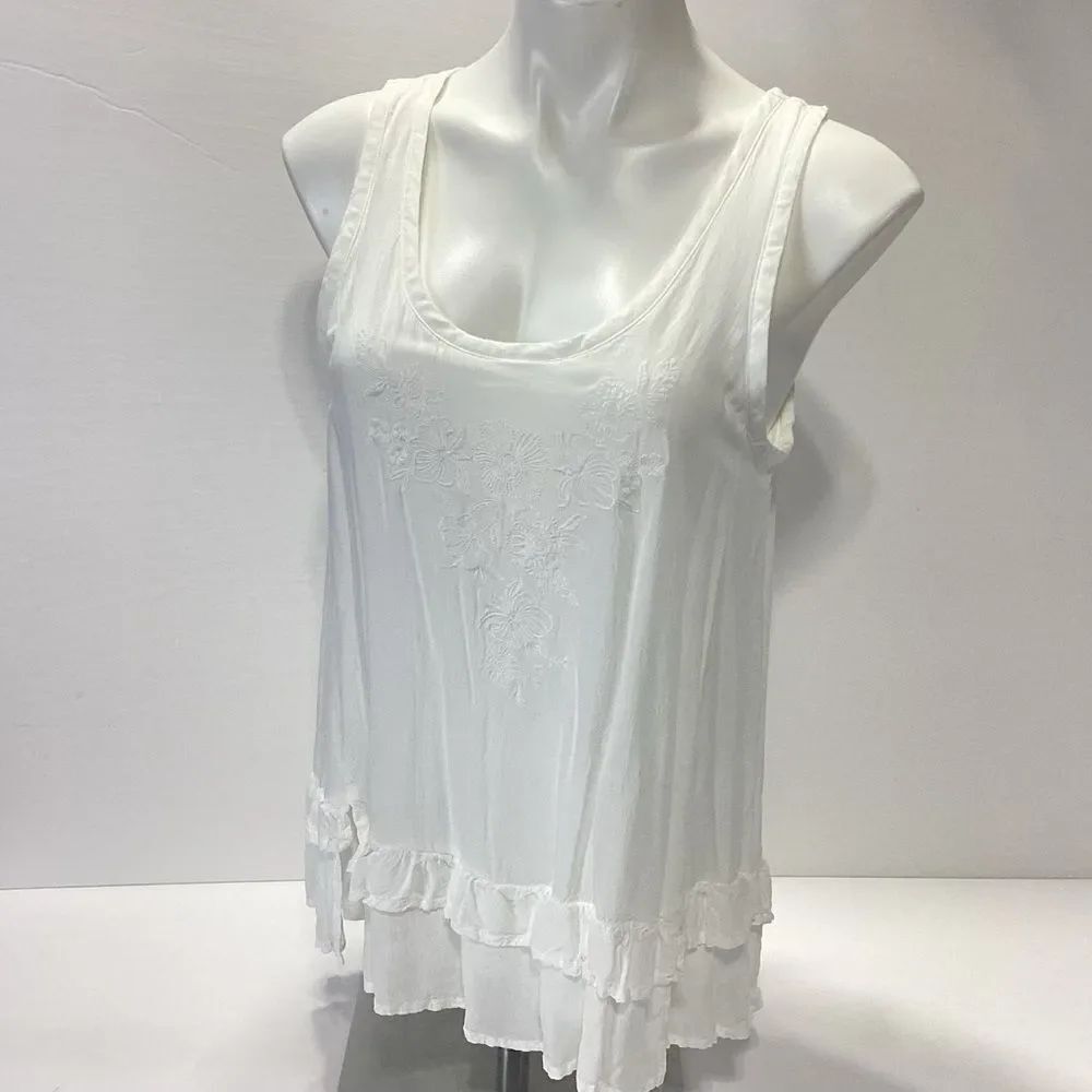 Democracy Brand White Tank Top With Lace Design Tie Back Ruffled Hem Lined S